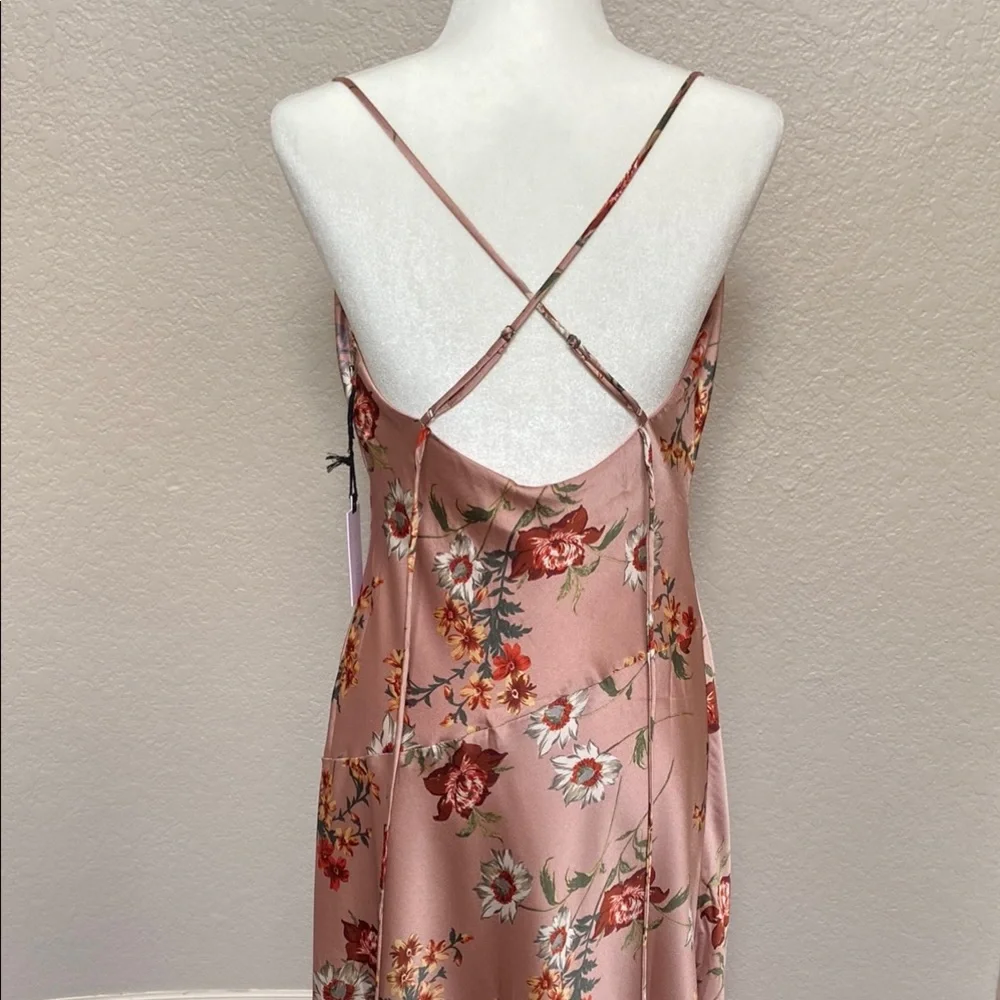 Elegant Dark Blush Floral Slip Dress, size M by ASTR The Label - Picture 6 of 16